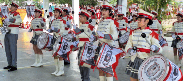 Presentación de los uniformes de la banda marcial