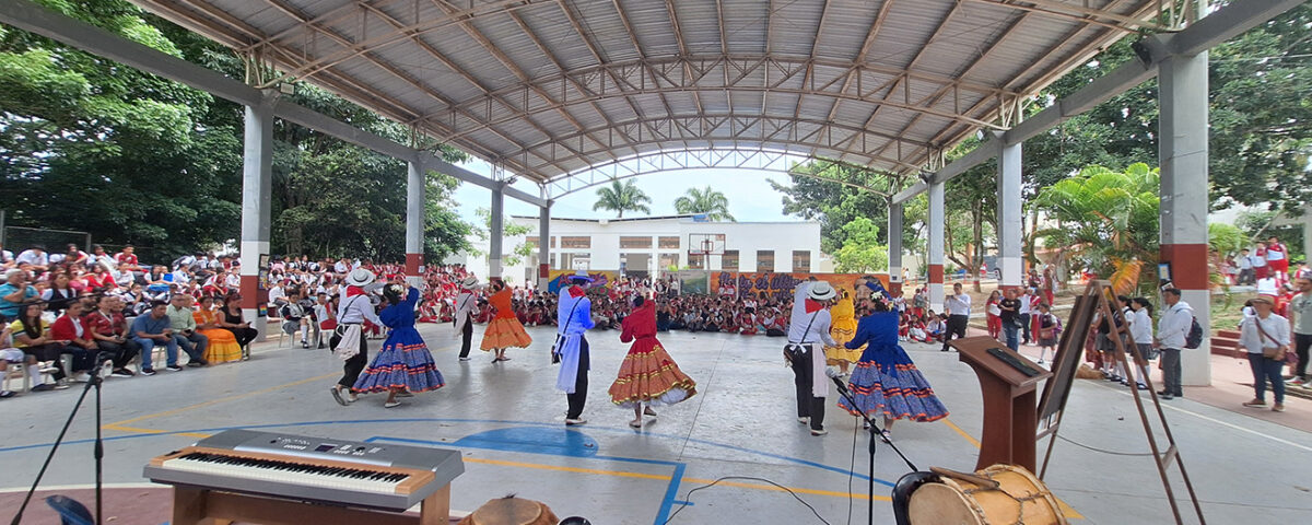 Estudiantes del Colegio Agustina Ferro demostraron sus talentos artísticos en la Semana Cultural 2026 Estudiantes del Colegio Agustina Ferro demostraron sus talentos artísticos en la Semana Cultural 2026