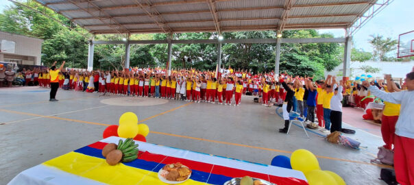 Colegio Agustina Ferro conmemora la independencia de Colombia