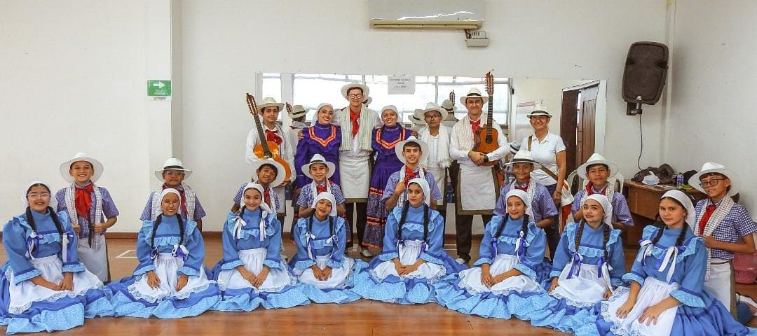 Colegio Agustina Ferro primero en Festival Intercolegiado de Danza Tradicional Colombiana Colegio Agustina Ferro primero en Festival Intercolegiado de Danza Tradicional Colombiana