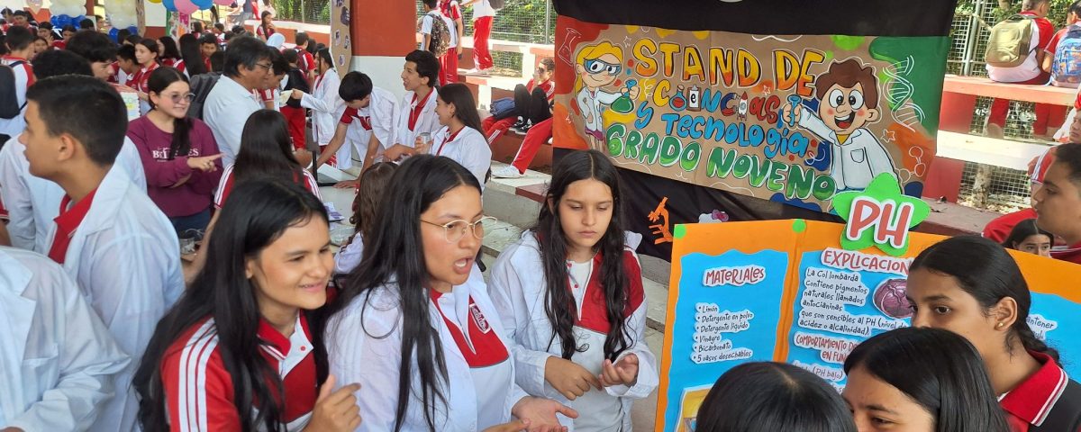 Colegio Agustina Ferro celebró su feria de la ciencia y la tecnología