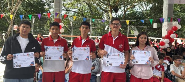 ColAgustina clausuró sus olimpiadas matemáticas internas y entregó reconocimientos a la excelencia